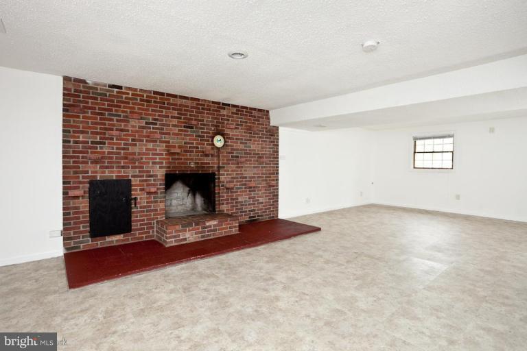 7624 WB&A Road Severn, MD 21144 - Photo 7 of 30 Family Room