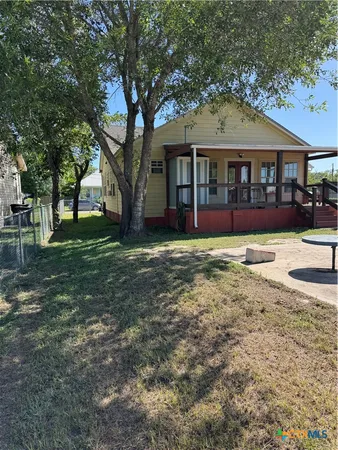 $225,000 | 602-606 East Clayton Street, Cuero, TX 77954