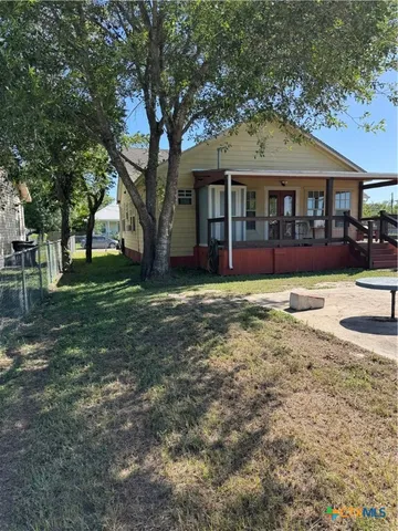 $235,000 | 602-606 East Clayton Street, Cuero, TX 77954