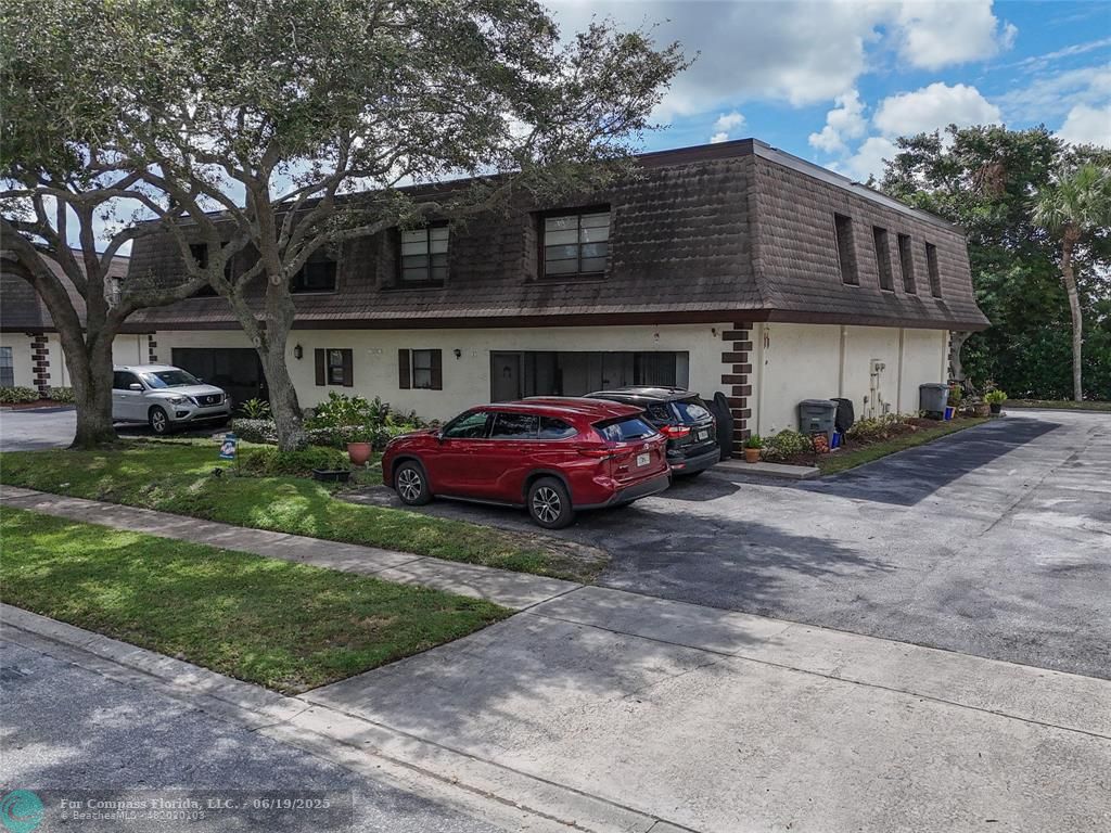 9390 Southwest 61st Way, Unit D Boca Raton, FL 33428 - Photo 3 of 43