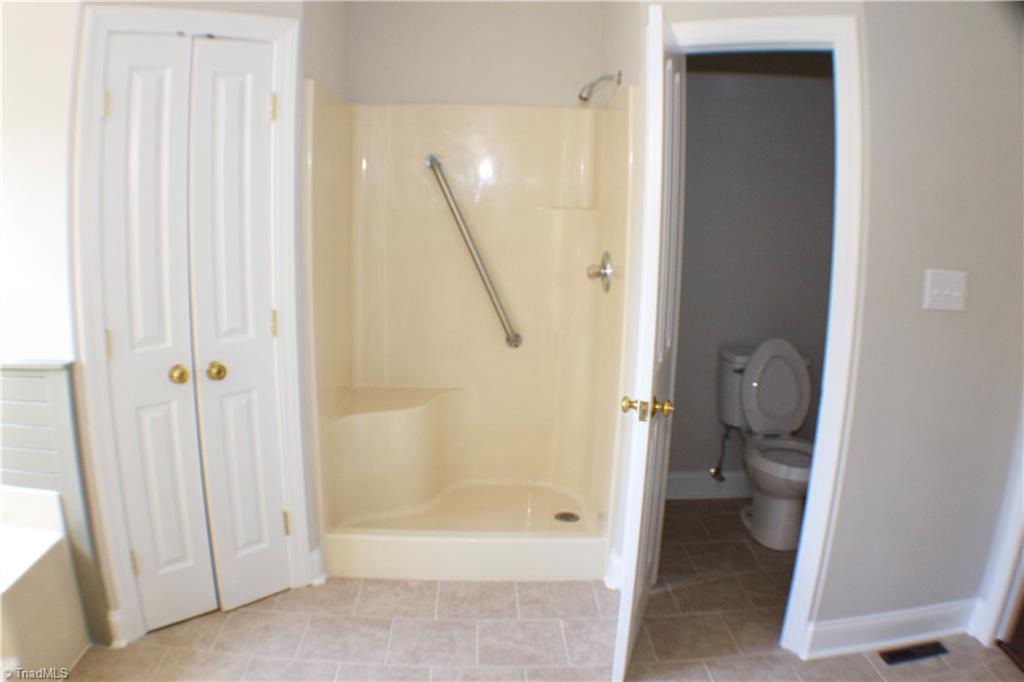 109 Burrows Road Jamestown, NC 27282 - Photo 21 of 39 Gallery Image 21