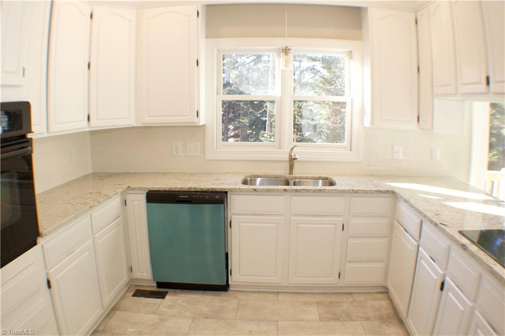 109 Burrows Road Jamestown, NC 27282 - Photo 9 of 39 Gallery Image 9