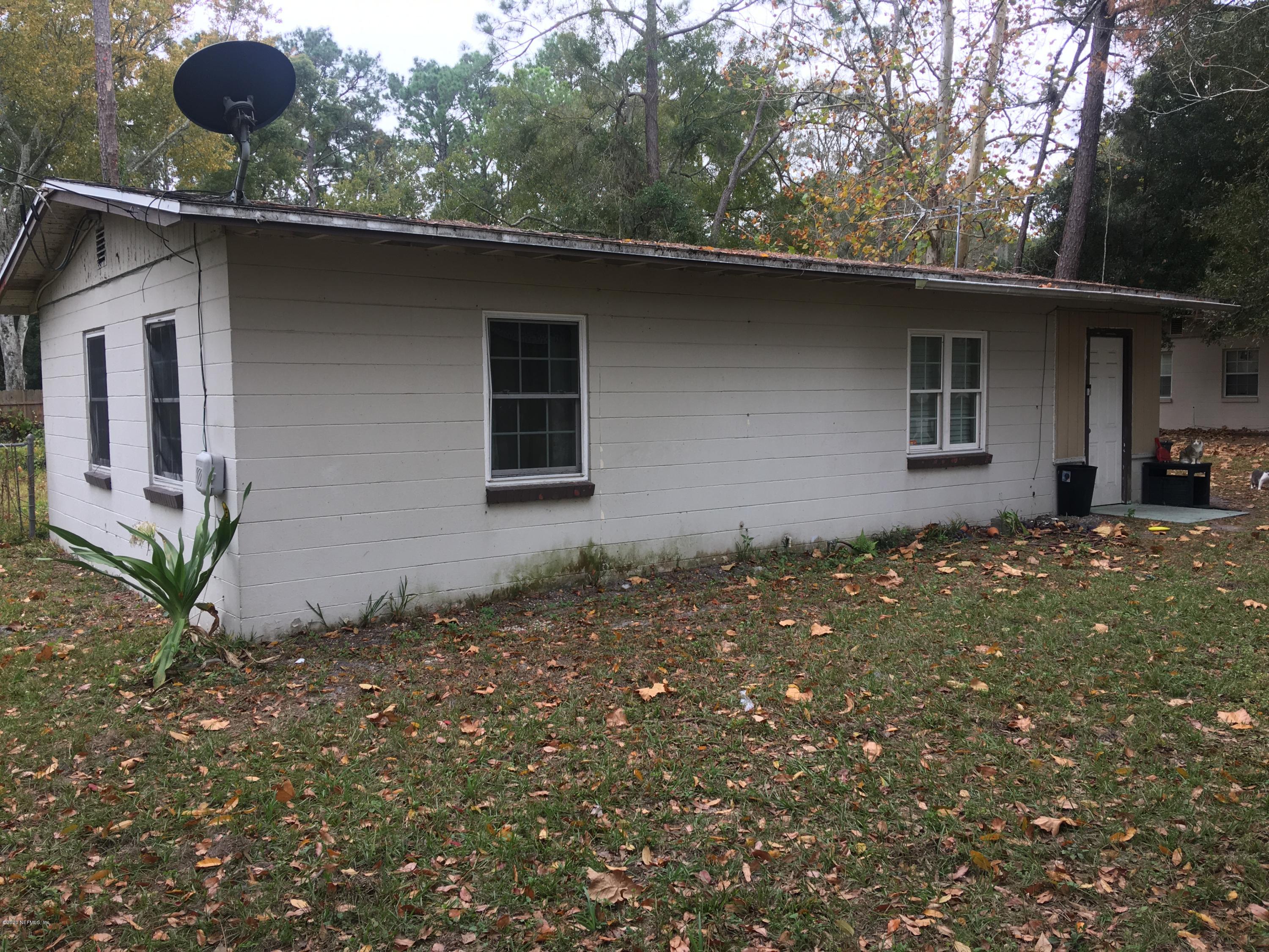 7222 Ridgeway Road North Jacksonville, FL 32244 - Photo 3 of 8 a backyard of a house with table and chairs