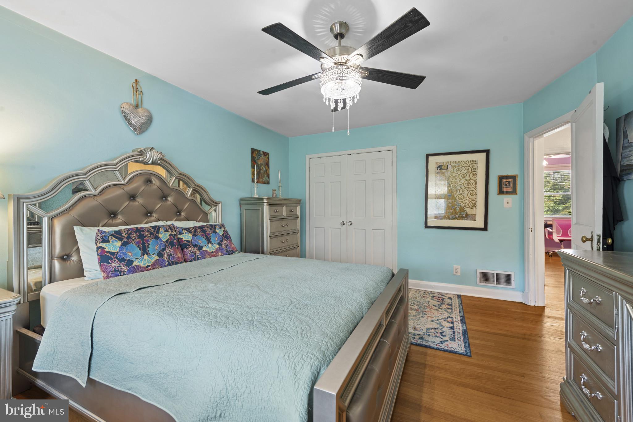238 Gaywood Road Baltimore, MD 21212 - Photo 17 of 42 Primary BD Style meets function!