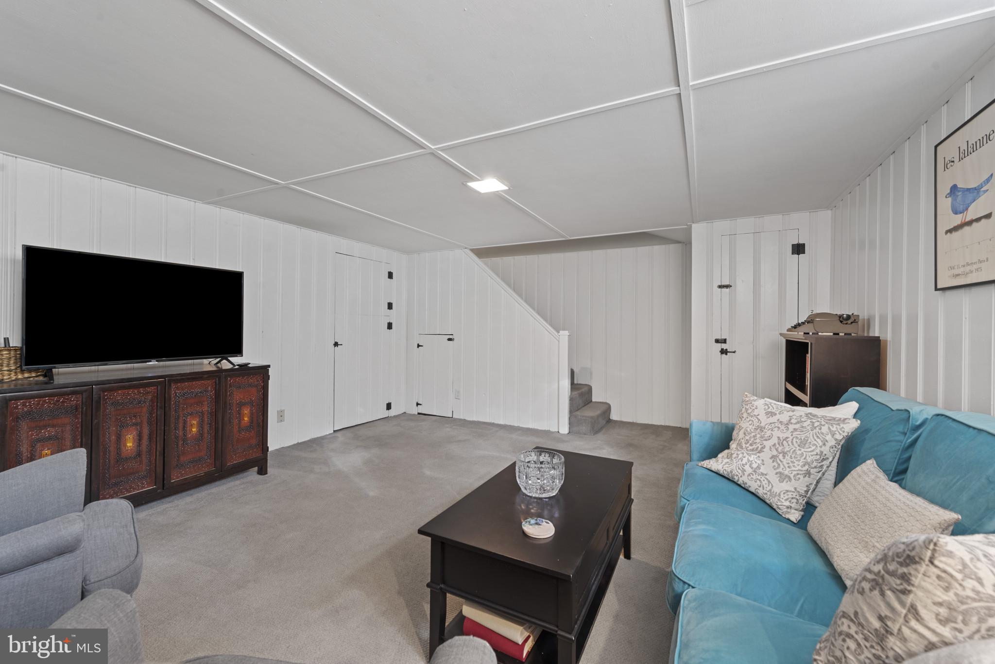 238 Gaywood Road Baltimore, MD 21212 - Photo 28 of 42 Versatile club room style for game day!