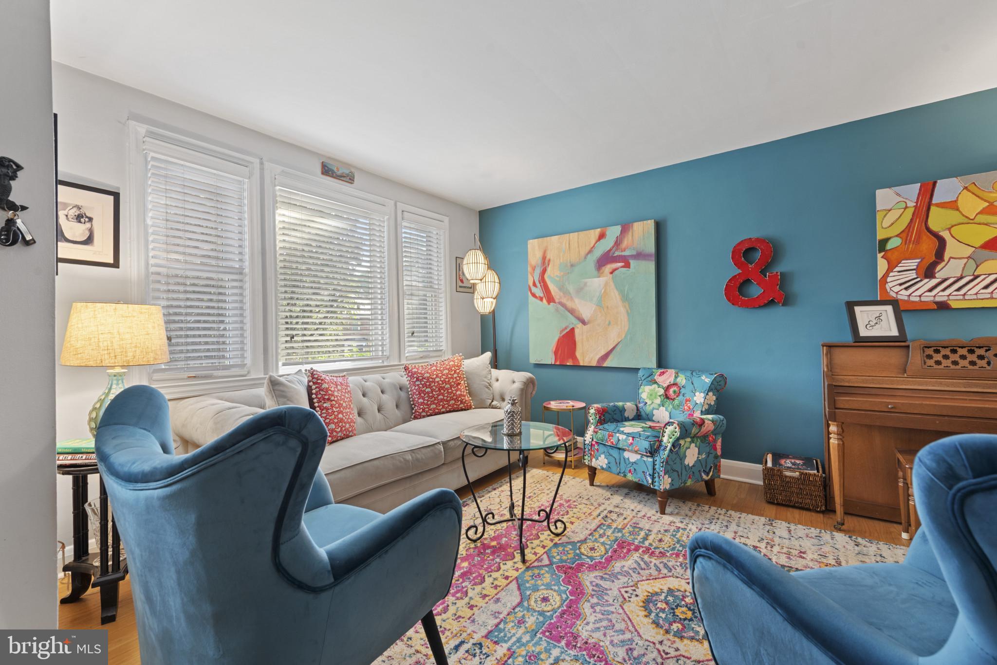 238 Gaywood Road Baltimore, MD 21212 - Photo 4 of 42 Welcoming main living room w/stylish details!