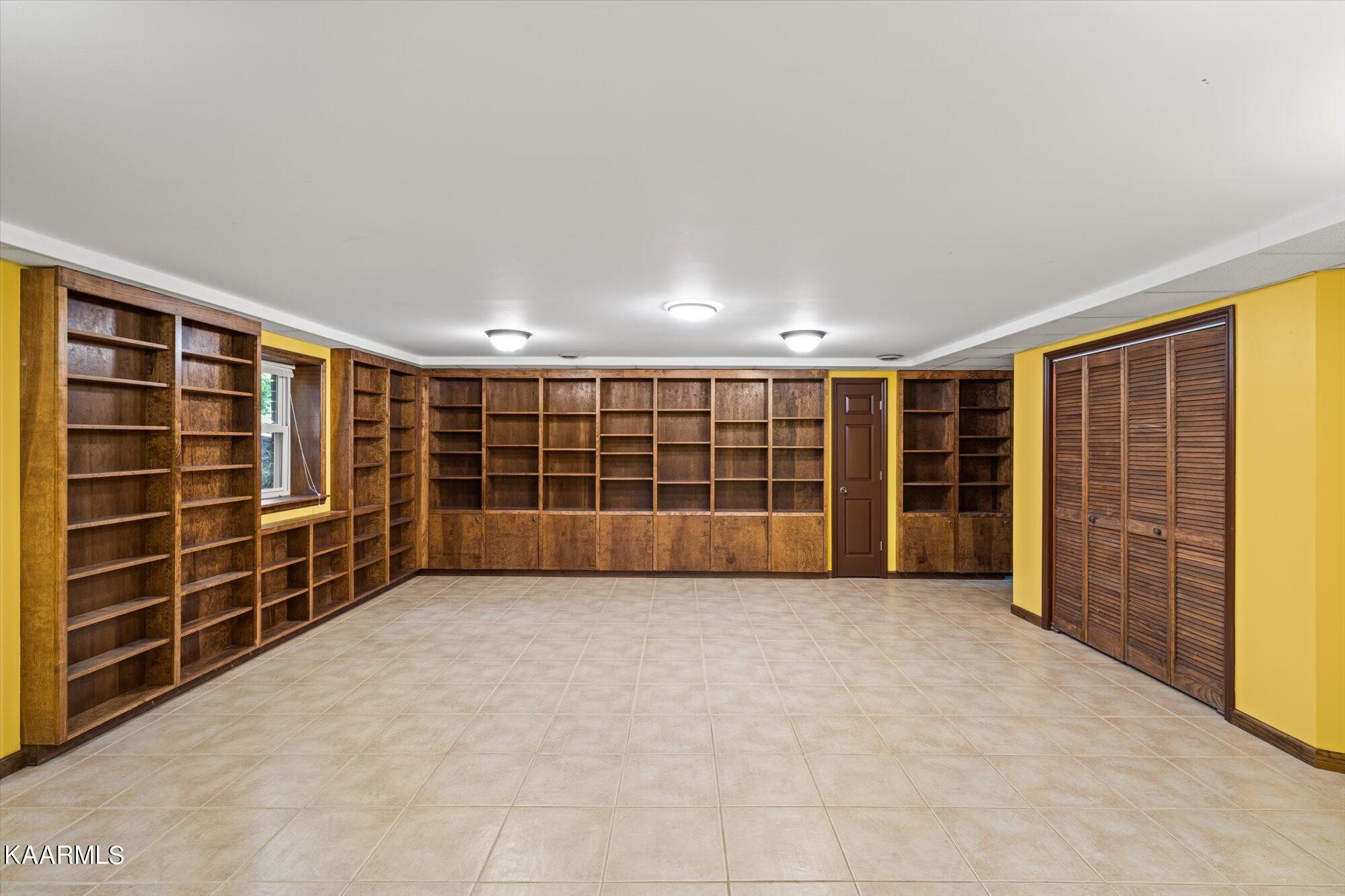 127 Chestnut Hill Road Oak Ridge, TN 37830 - Photo 29 of 45 a view of an empty room with a window