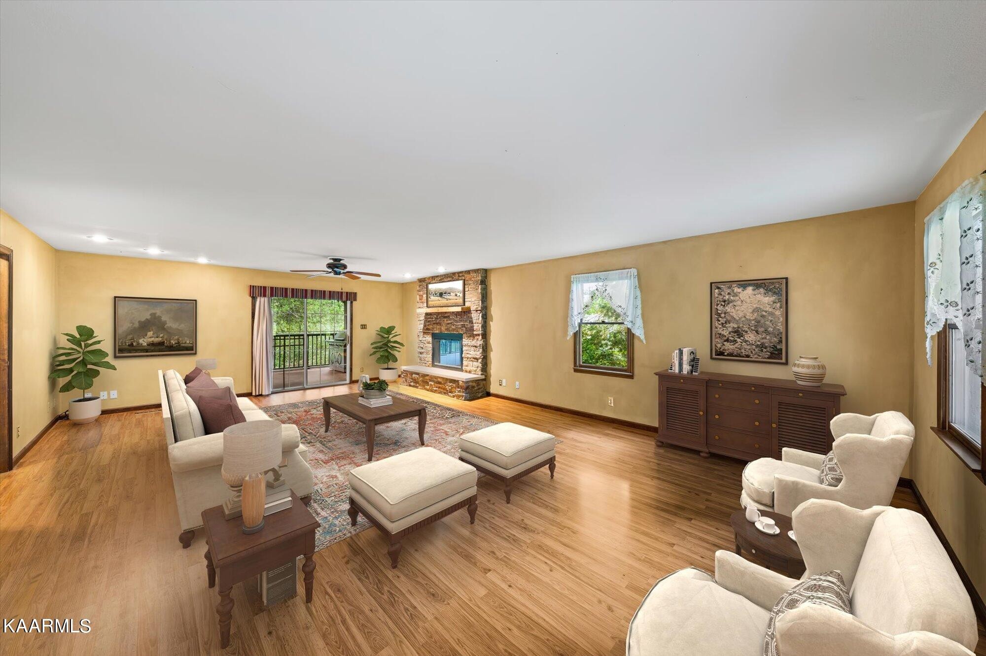 127 Chestnut Hill Road Oak Ridge, TN 37830 - Photo 3 of 45 a living room with furniture and a window