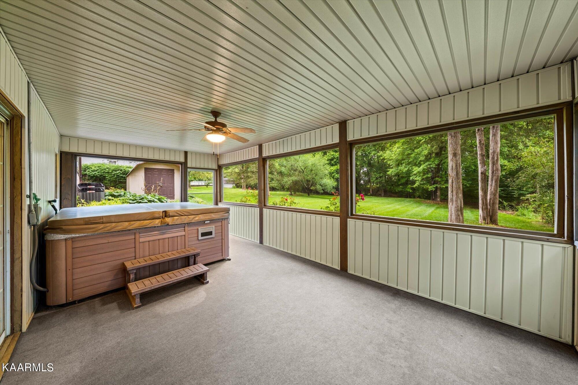 127 Chestnut Hill Road Oak Ridge, TN 37830 - Photo 33 of 45 a room with window