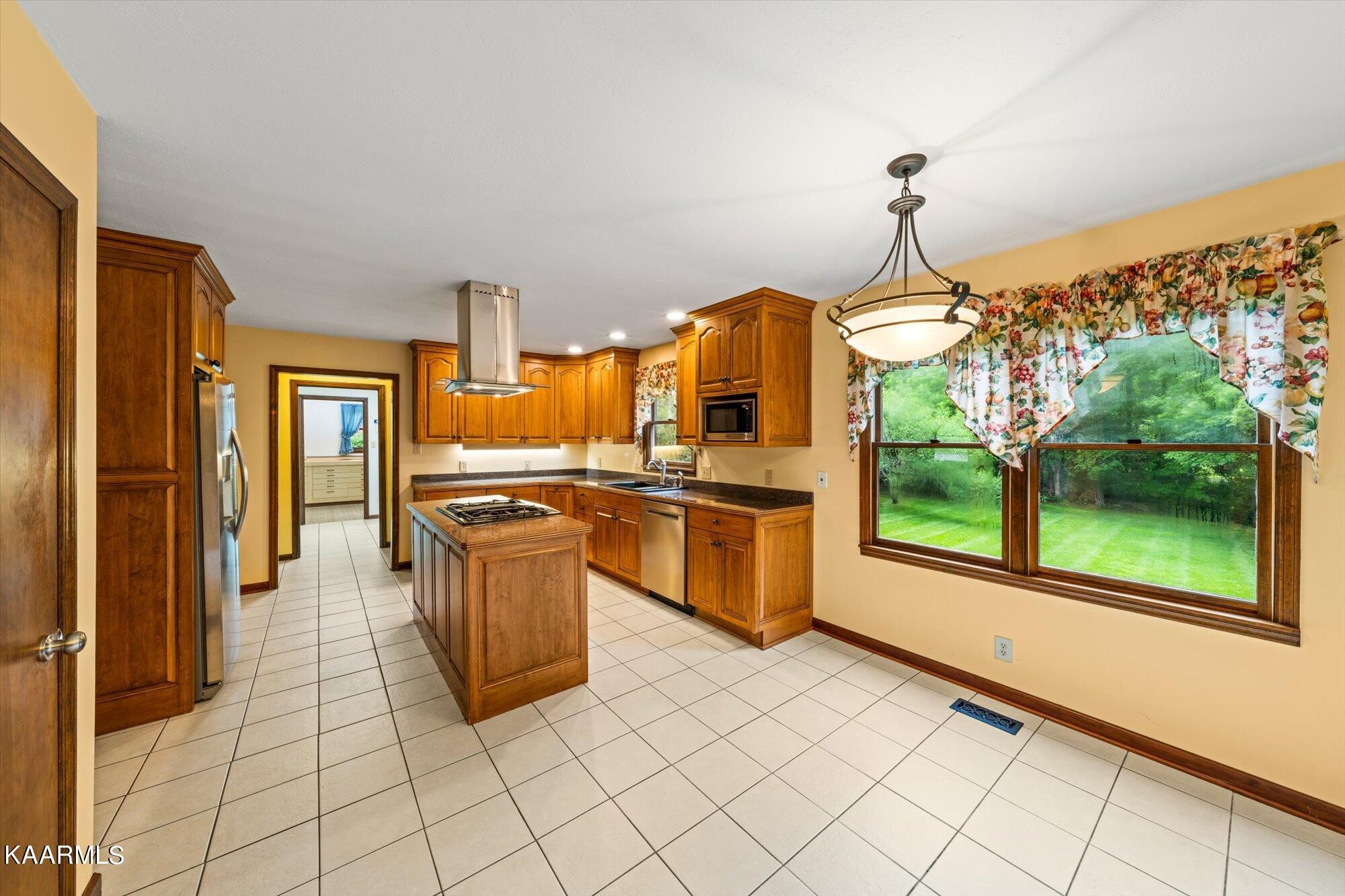 127 Chestnut Hill Road Oak Ridge, TN 37830 - Photo 39 of 45 a kitchen with stainless steel appliances granite countertop a stove a sink and a refrigerator