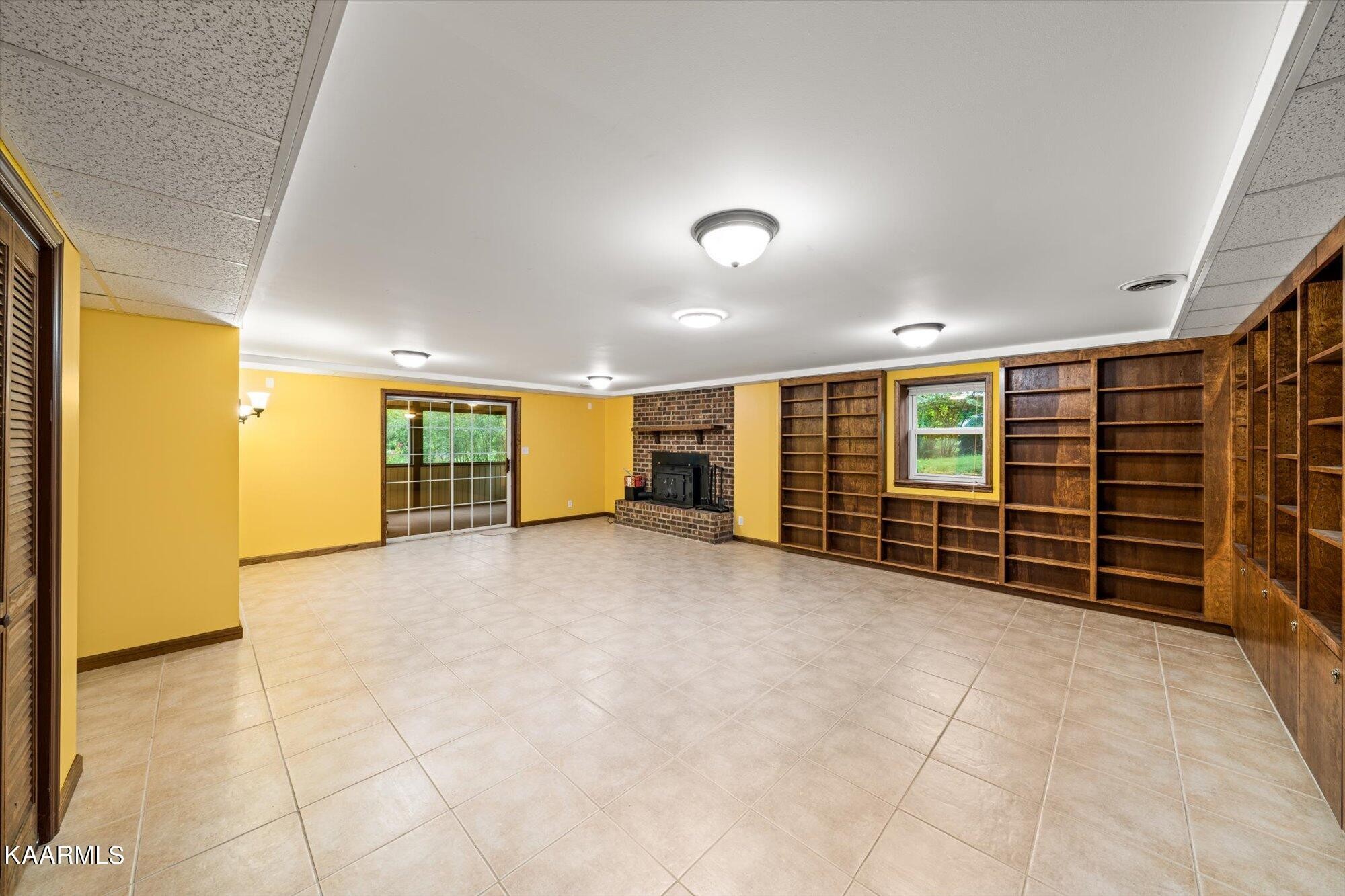 127 Chestnut Hill Road Oak Ridge, TN 37830 - Photo 40 of 45 a view of an empty room with a window