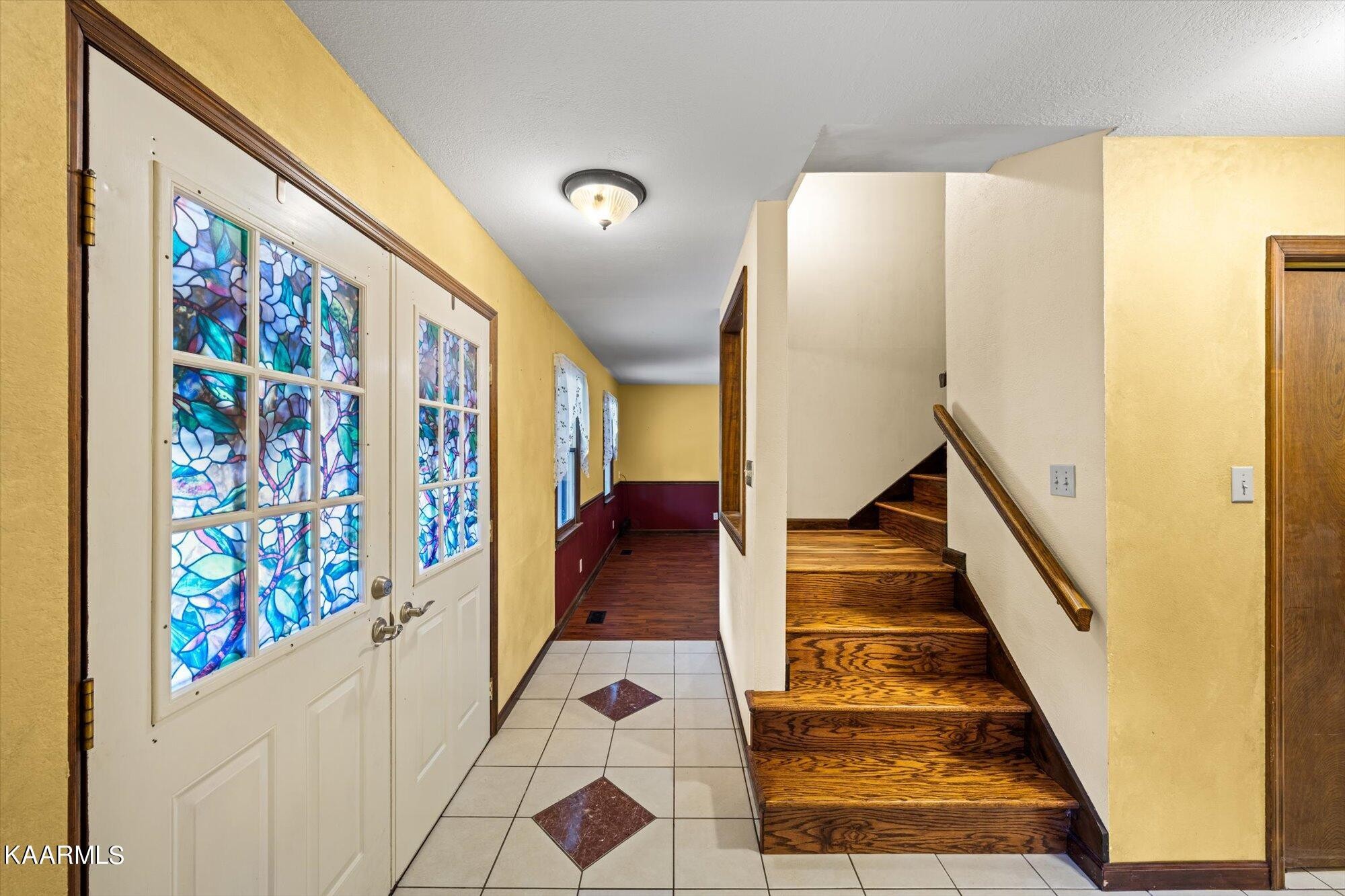 127 Chestnut Hill Road Oak Ridge, TN 37830 - Photo 6 of 45 a view of entryway