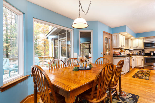 914 Dunsinane Road Signal Mountain, TN 37377 - Photo 12 of 34 Breakfast Room