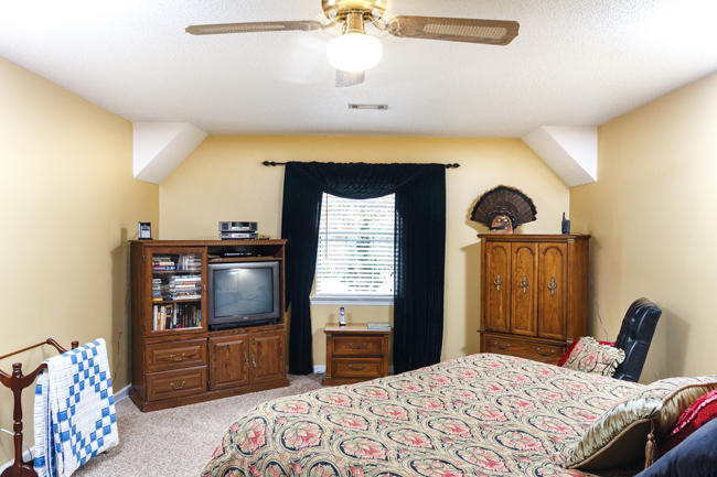 914 Dunsinane Road Signal Mountain, TN 37377 - Photo 23 of 34 Master Bedroom