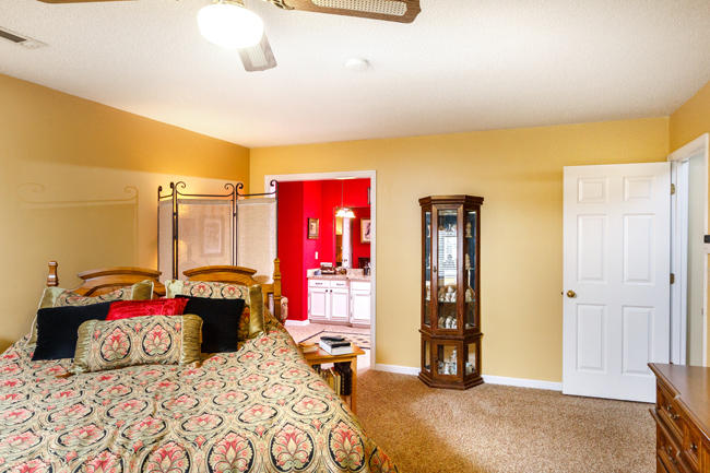914 Dunsinane Road Signal Mountain, TN 37377 - Photo 24 of 34 Master Bedroom