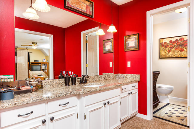 914 Dunsinane Road Signal Mountain, TN 37377 - Photo 25 of 34 Master Bath