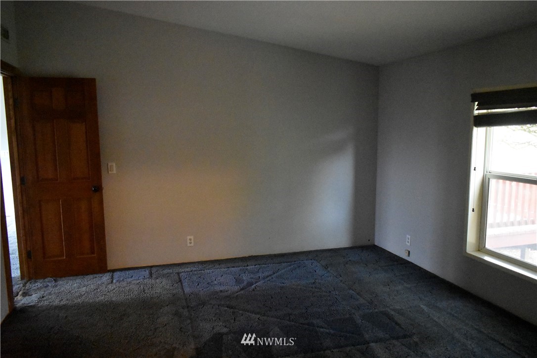 109 Faun Rae Lane Chehalis, WA 98532 - Photo 11 of 18 an empty room with windows