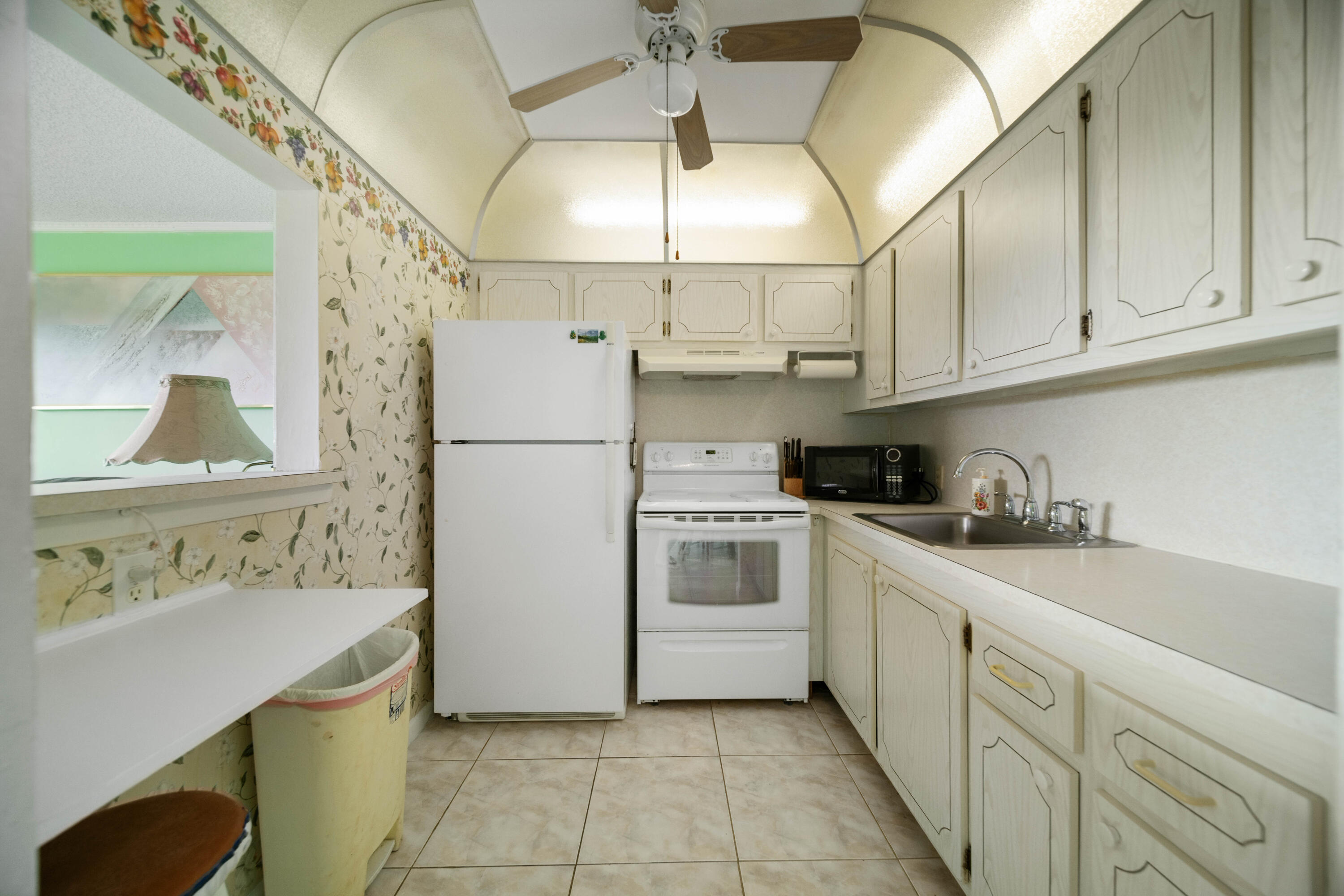 36 Brighton A Boca Raton, FL 33434 - Photo 6 of 13 Kitchen