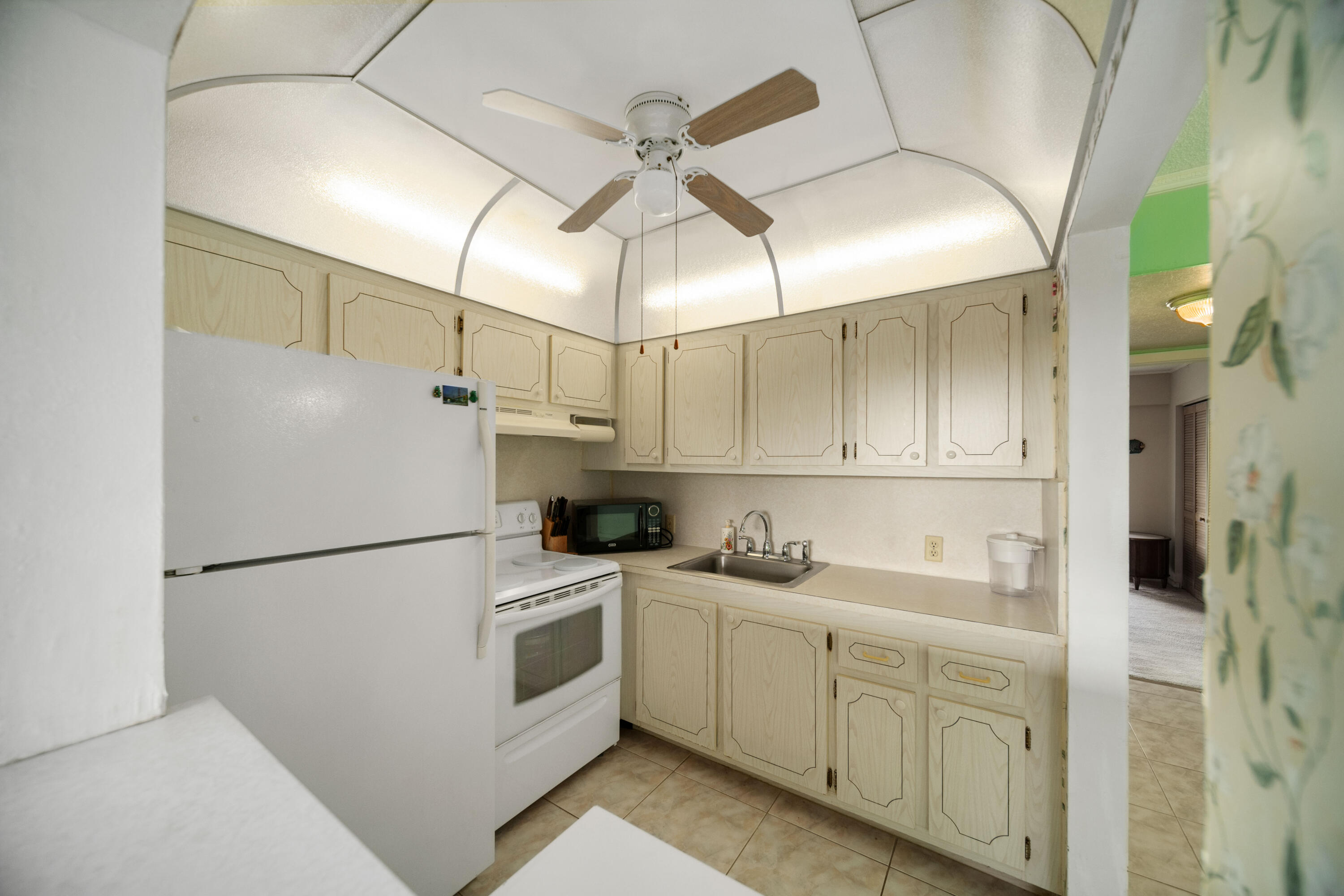 36 Brighton A Boca Raton, FL 33434 - Photo 7 of 13 Kitchen