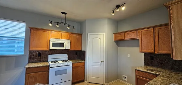 $2,250 | 4245 Rustic Ridge Drive, The Colony, TX 75056