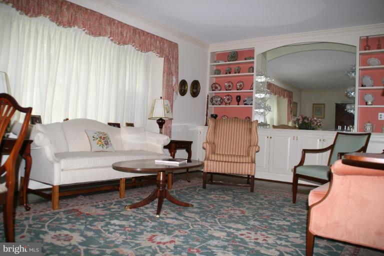 104 Charlesbrooke Road Baltimore, MD 21212 - Photo 4 of 11 Living Room