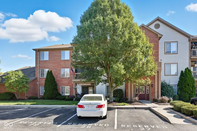 $185,000 | 8901 Hunters Creek Drive, Unit 309, Indianapolis, IN 46227
