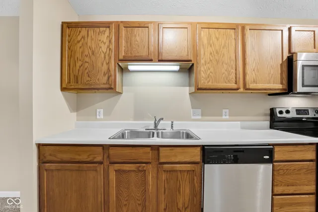 $185,000 | 8901 Hunters Creek Drive, Unit 309, Indianapolis, IN 46227