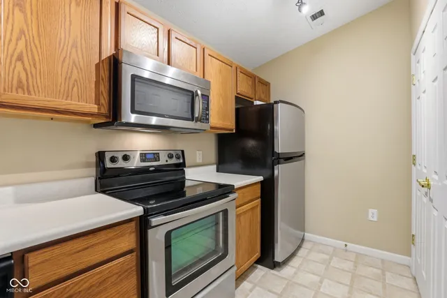 $185,000 | 8901 Hunters Creek Drive, Unit 309, Indianapolis, IN 46227