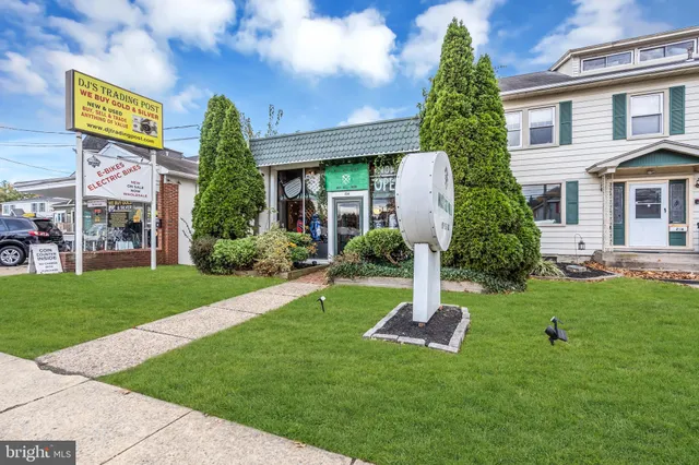 a view of a house with a yard and plants