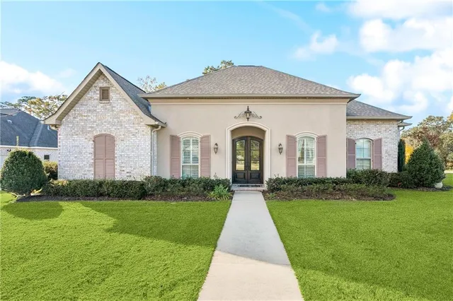 $775,000 | 924 Great Southern Drive, Abita Springs, LA 70420