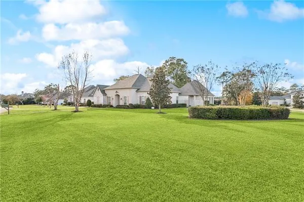 $775,000 | 924 Great Southern Drive, Abita Springs, LA 70420
