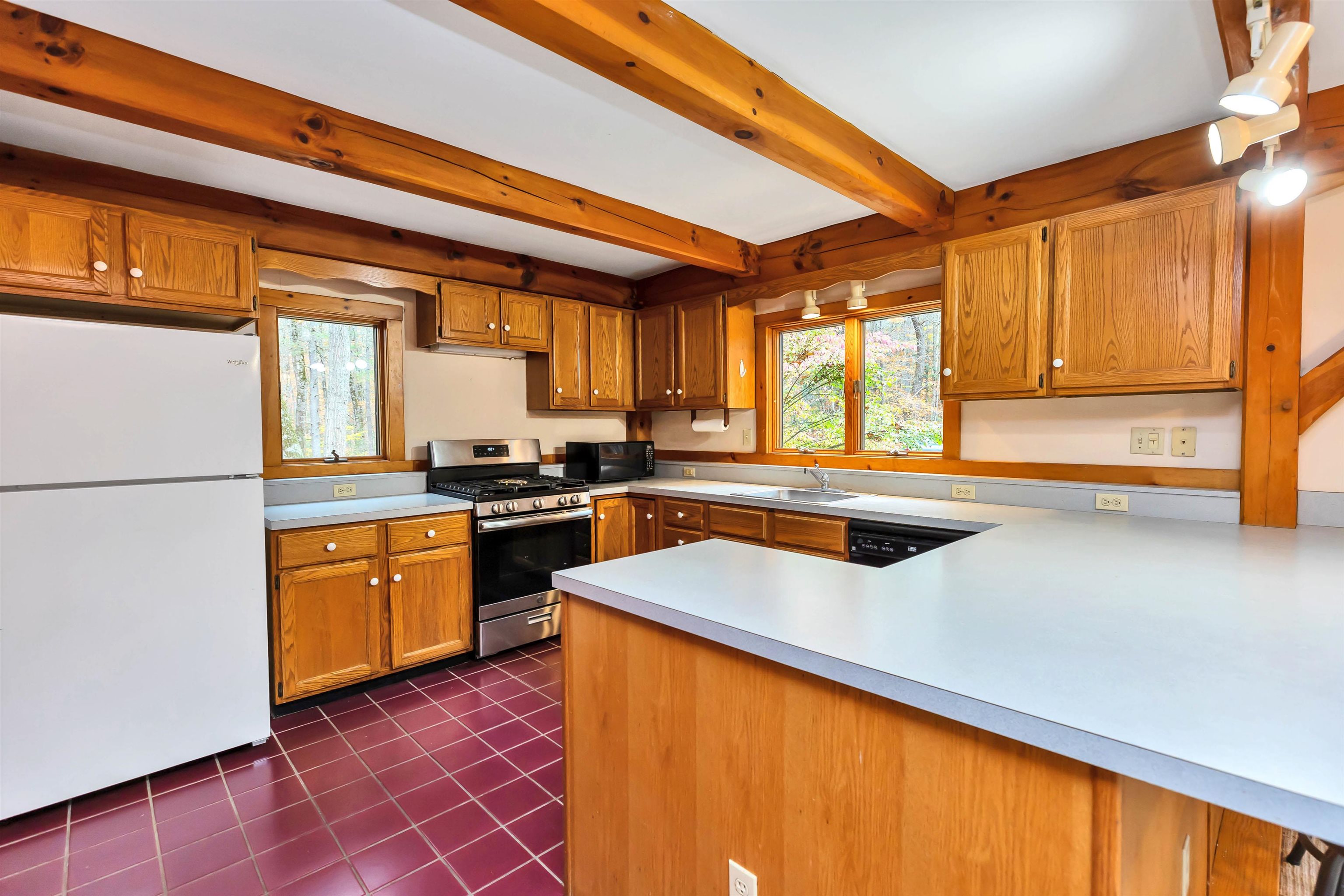 563 Forest Road Wilton, NH 03086 - Photo 6 of 40