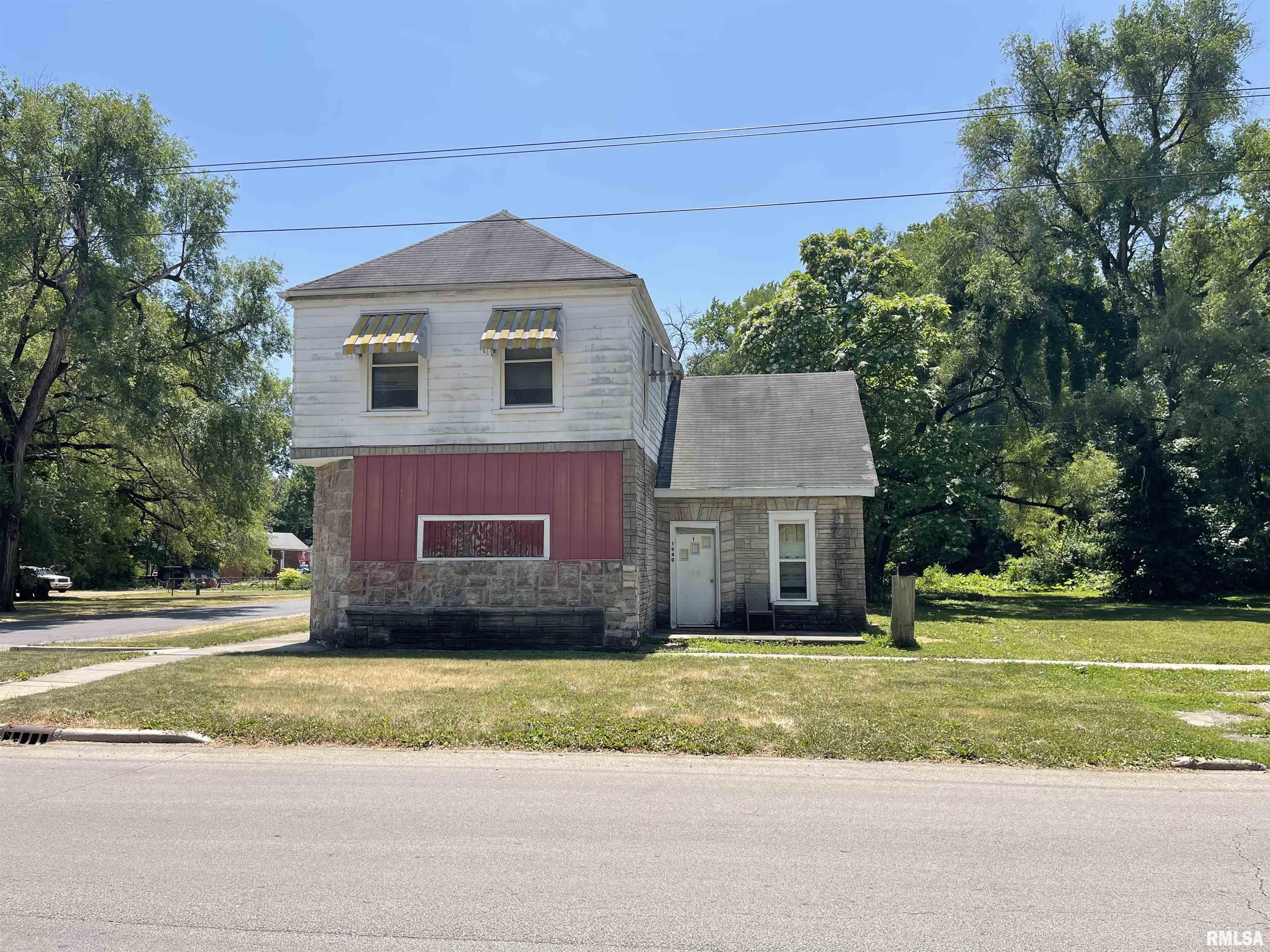 1940 East Jackson Street Springfield, IL 62703 - Photo 1 of 4