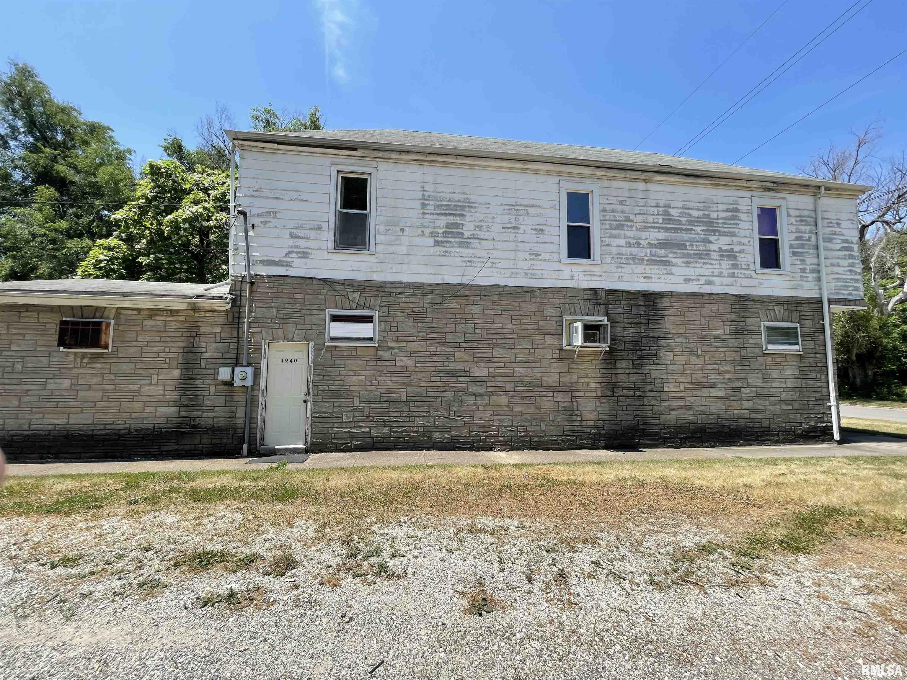 1940 East Jackson Street Springfield, IL 62703 - Photo 2 of 4
