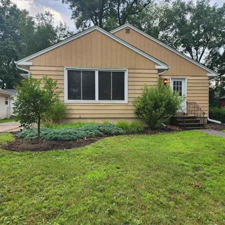 $2,100 | 1208 Scottswood Road, Rockford, IL 61107