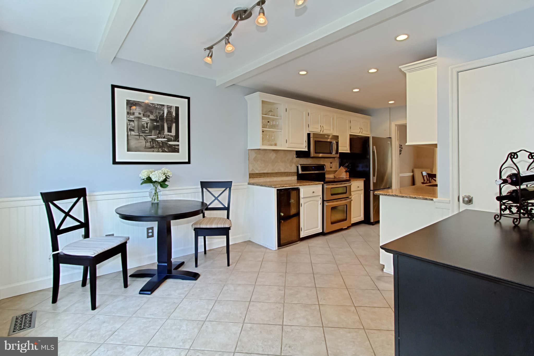 1822 Golf View Court Reston, VA 20190 - Photo 9 of 30 Kitchen