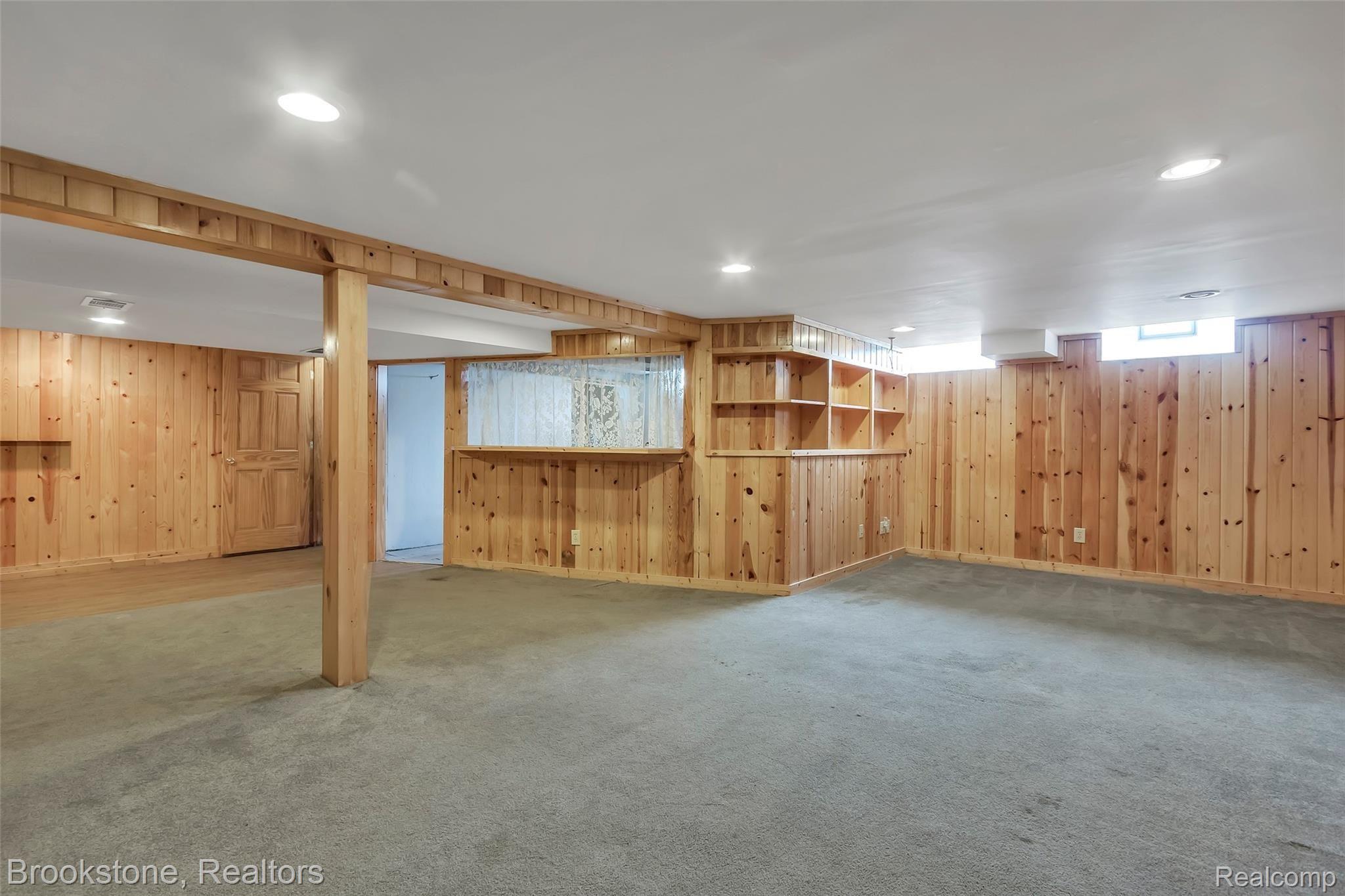 392 Winry Drive Rochester, MI 48307 - Photo 26 of 35 392-Winry-Dr-Rochester-Hills-MI-windowstill-26.jpg