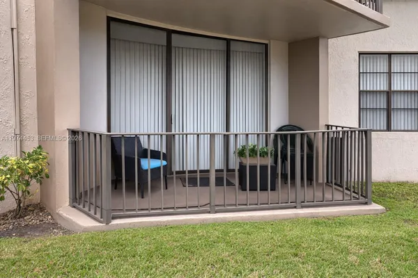 a view of outdoor space yard and porch