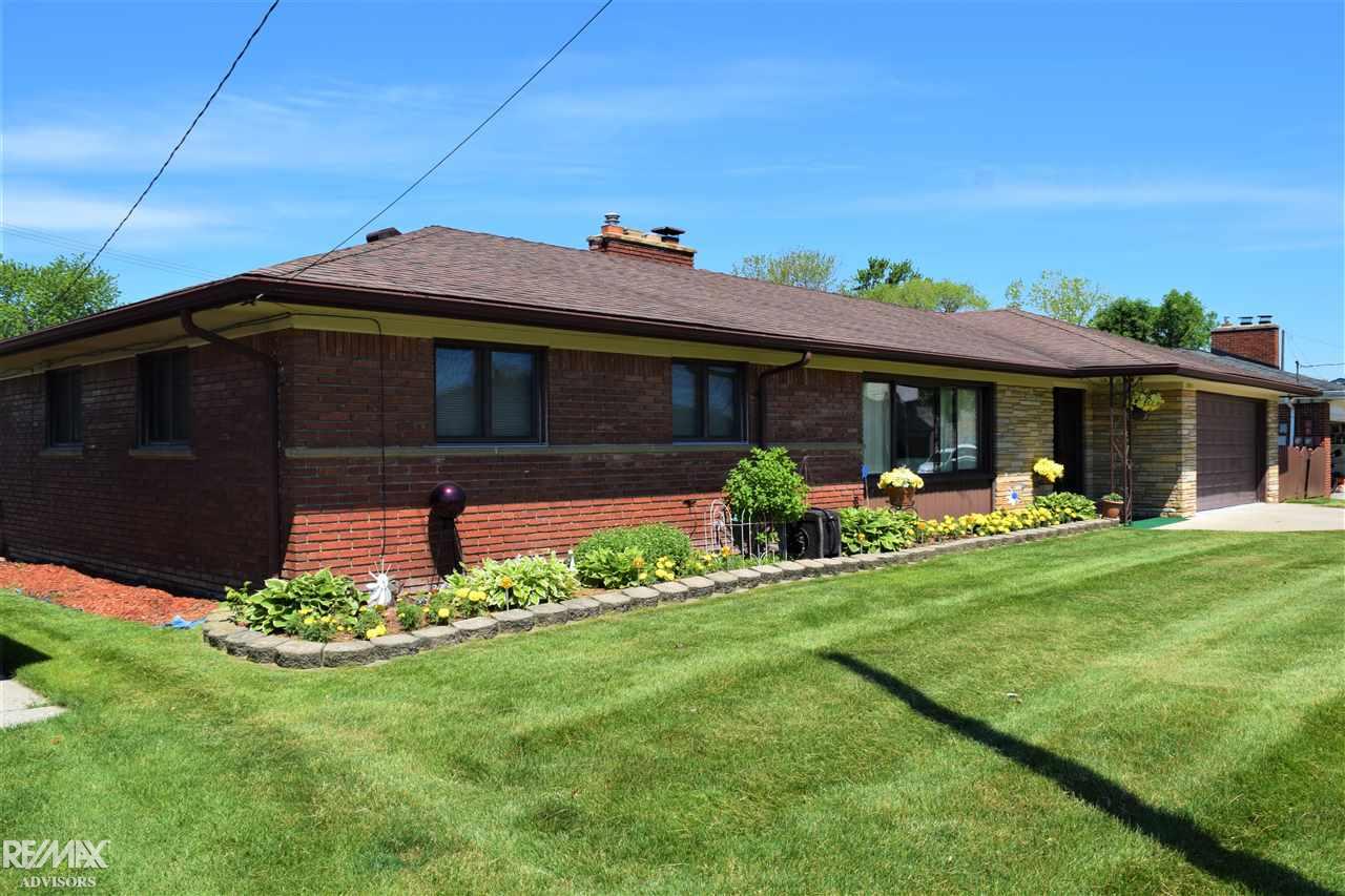 37911 Pointe Rosa Street Harrison Township, MI 48045 - Photo 2 of 47 50014847-1.JPG