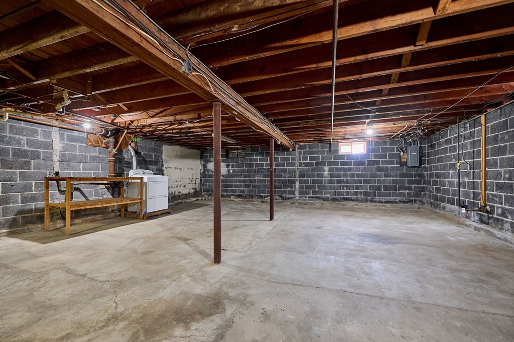 363 Cooley Street Springfield, MA 01128 - Photo 20 of 37
