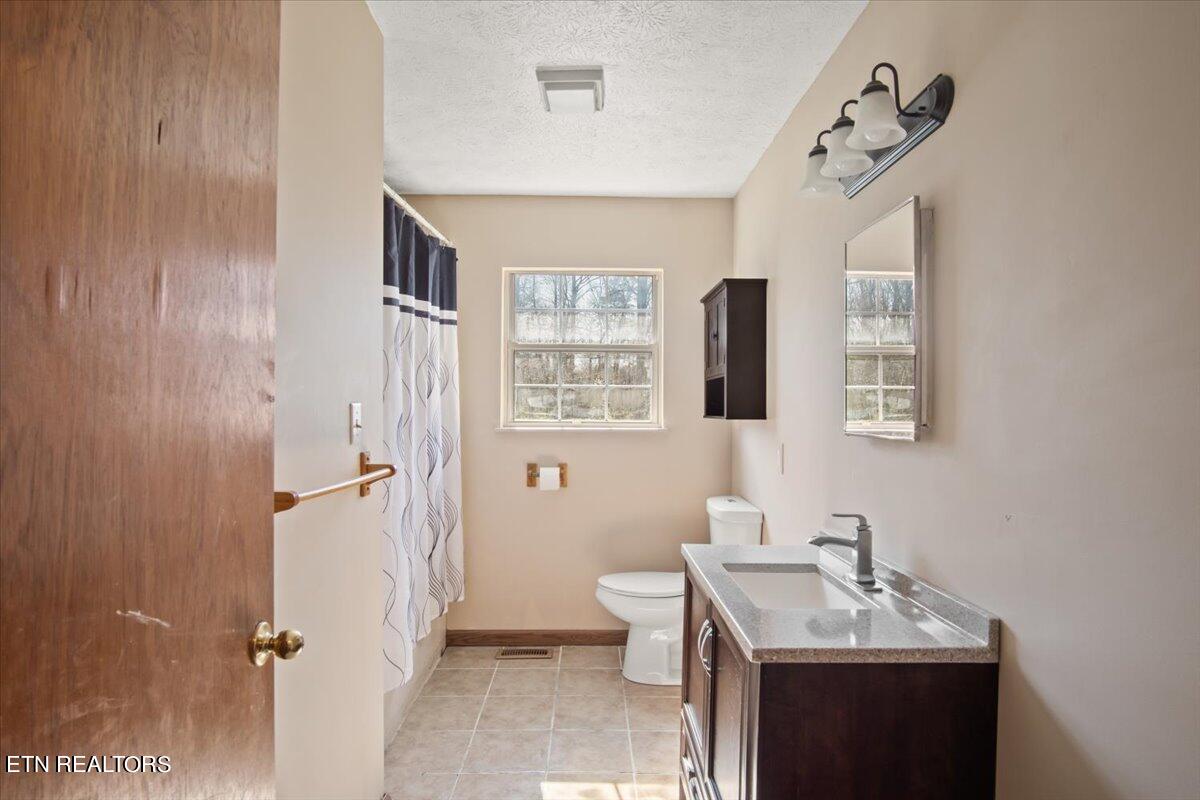 100 Houston Avenue Oak Ridge, TN 37830 - Photo 16 of 30 16-Full Bathroom