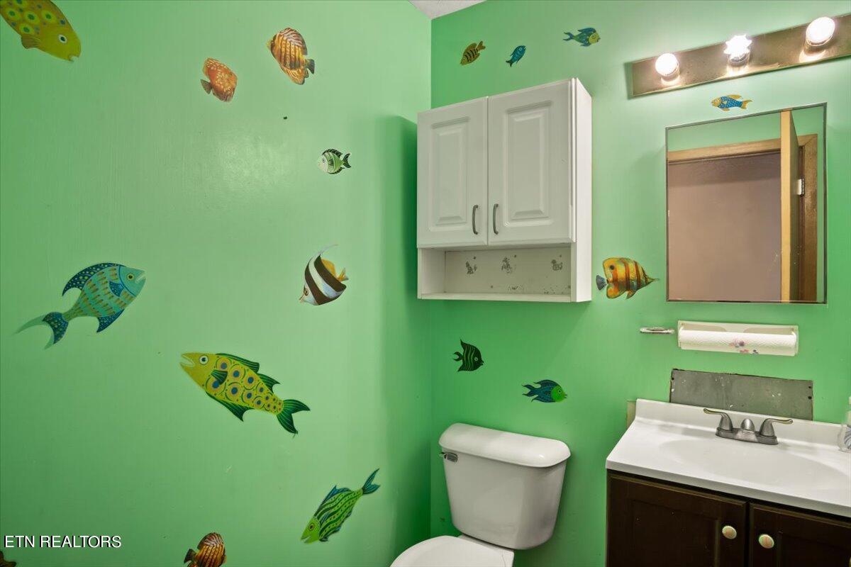 100 Houston Avenue Oak Ridge, TN 37830 - Photo 17 of 30 17-Half Bathroom