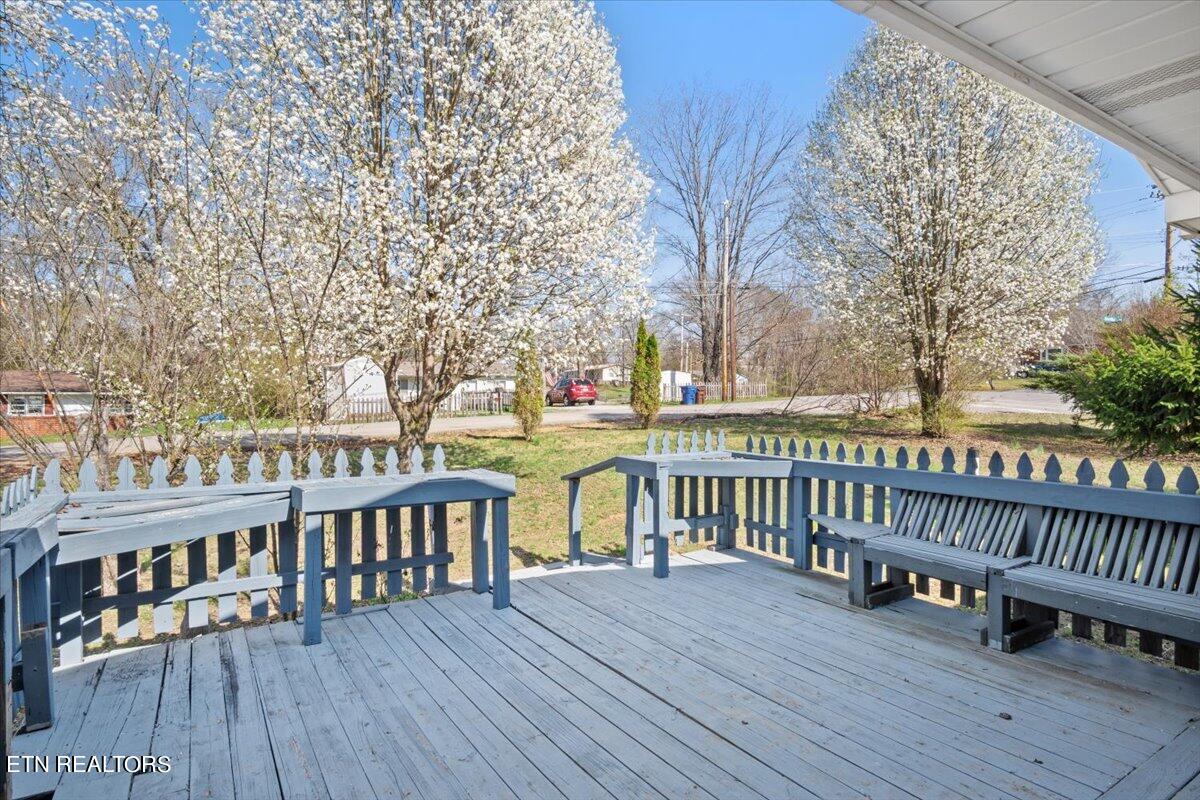 100 Houston Avenue Oak Ridge, TN 37830 - Photo 18 of 30 18-Exterior