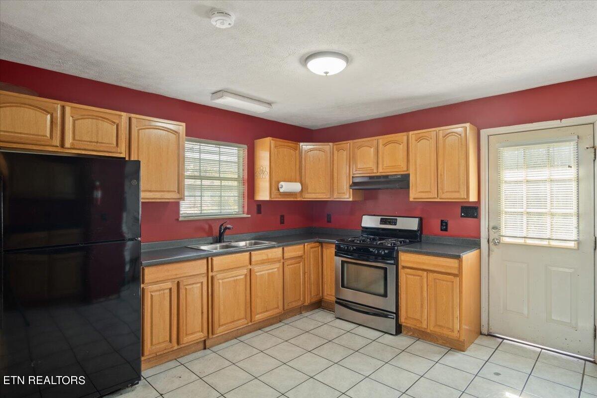 100 Houston Avenue Oak Ridge, TN 37830 - Photo 7 of 30 07-Kitchen