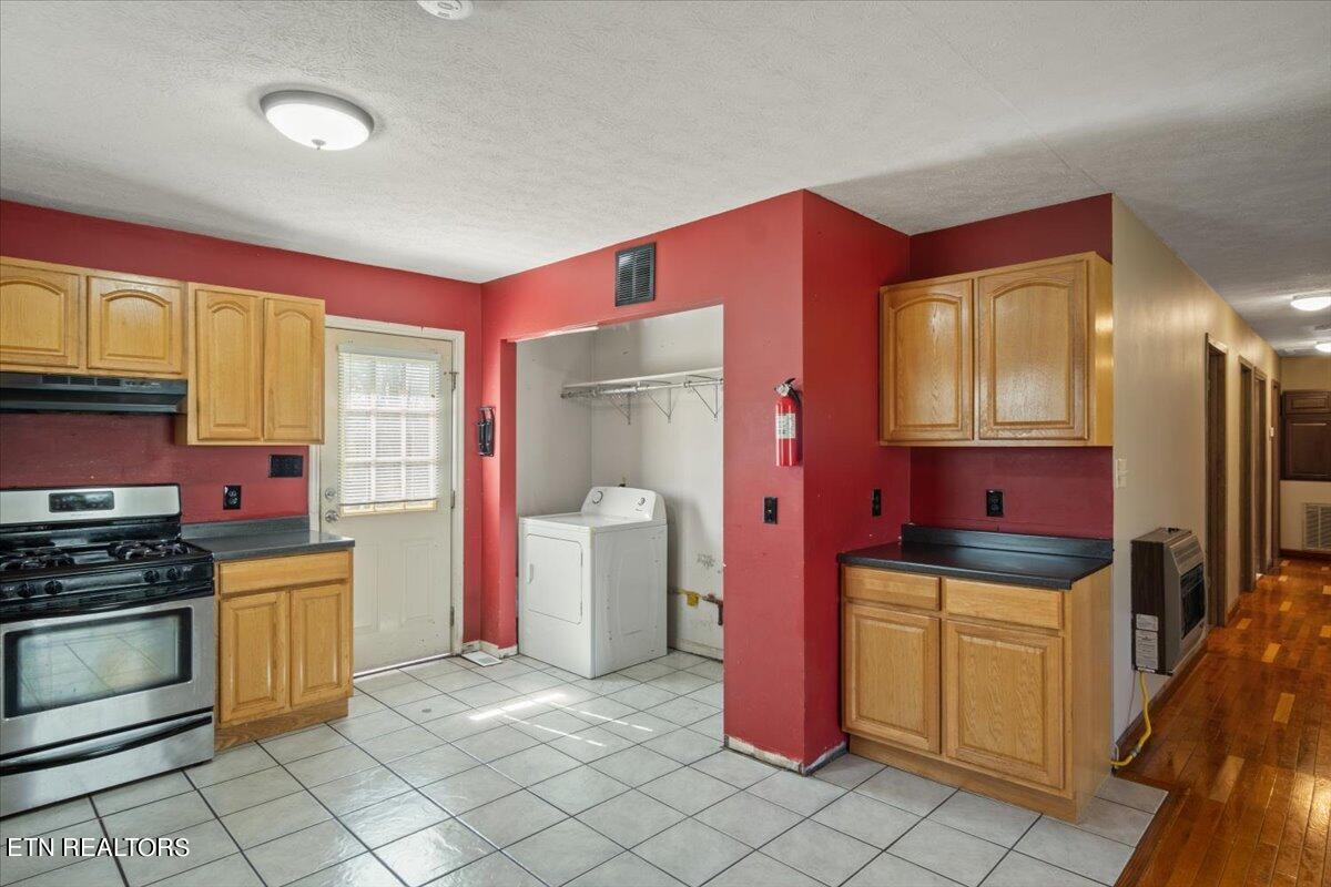 100 Houston Avenue Oak Ridge, TN 37830 - Photo 8 of 30 08-Kitchen