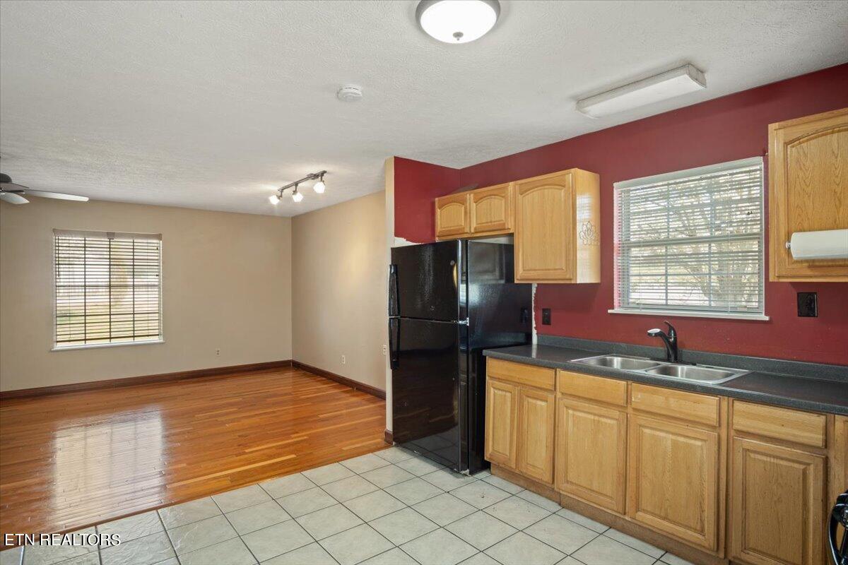 100 Houston Avenue Oak Ridge, TN 37830 - Photo 9 of 30 09-Kitchen