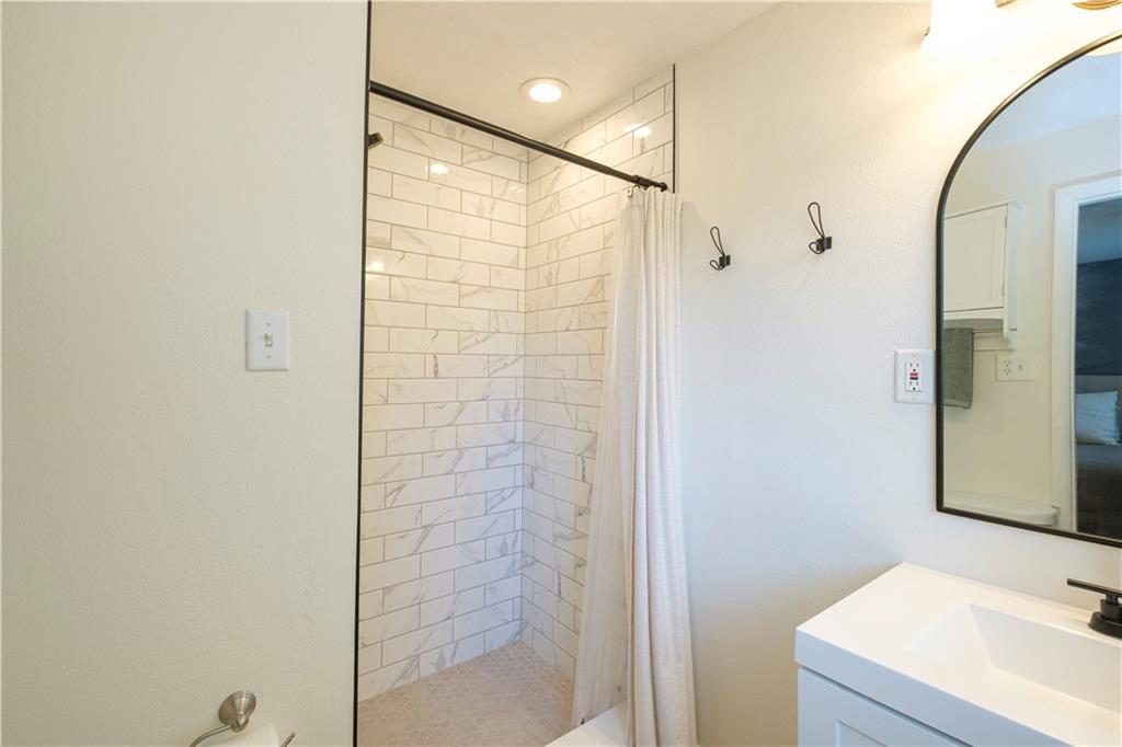 137 Easley Road Pittsburgh, PA 15237 - Photo 12 of 25 a bathroom with a shower and a sink
