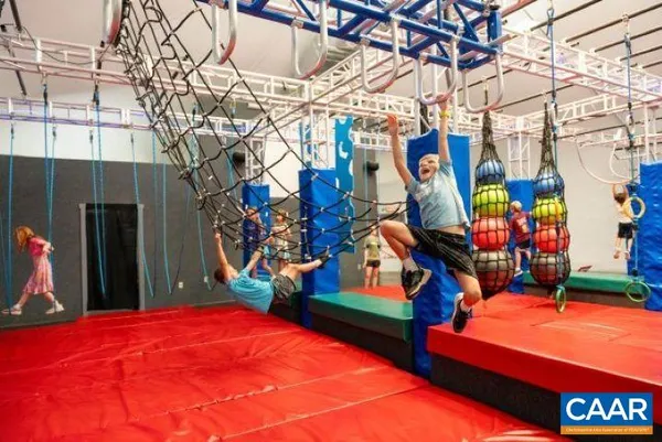 a view of a back yard of a lake