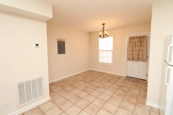 $925 | 2300 Raleigh Court, Unit 3, Clarksville, TN 37043