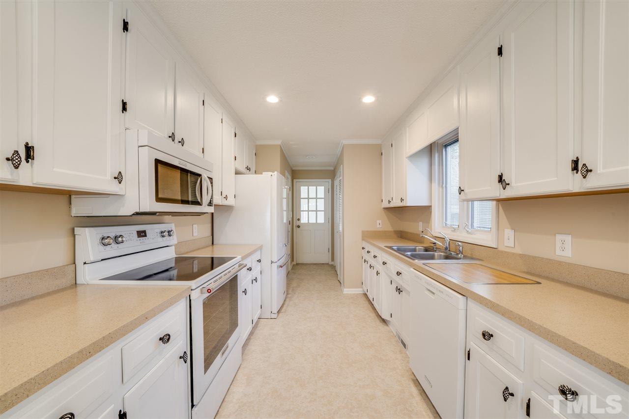 1913 Old Greenfield Road Raleigh, NC 27604 - Photo 8 of 30